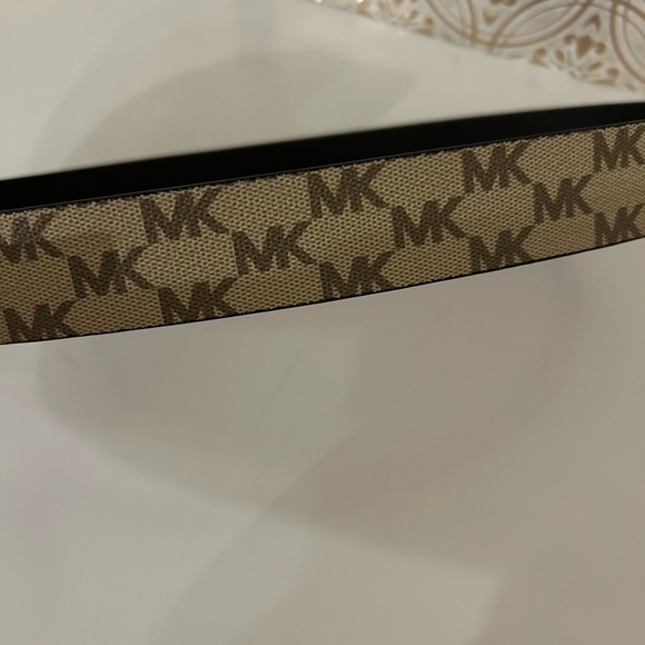 Michael Kors Signature Black and Gold Belt Reversible - Picture 2 of 5